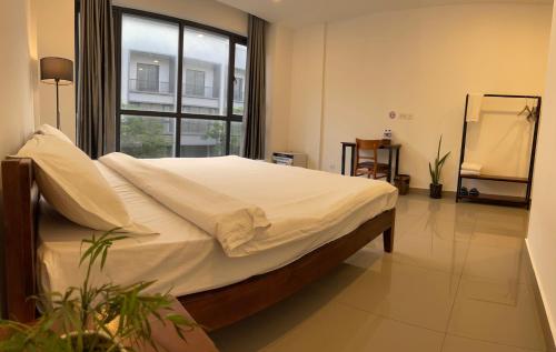 a large bed in a room with a large window at 22 Homestay-near AEON Mall 3 & Techo International Aiport in Ta Khmau