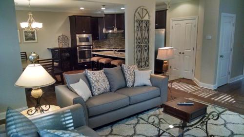 a living room with a couch and a kitchen at Peachtree TownHome in Peachtree City
