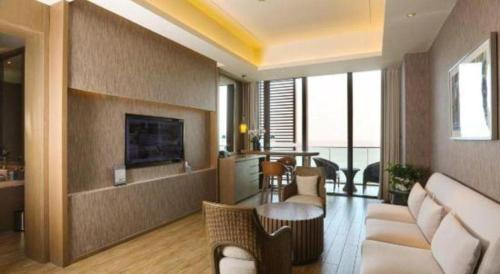 TV a/nebo společenská místnost v ubytování Mangrove Tree Resort World Qingdao