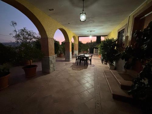 a patio with a table and chairs in a building at Alojamiento rural Villa Carmen in Mula