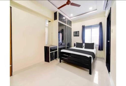 Ένα ή περισσότερα κρεβάτια σε δωμάτιο στο Hotel O COASTAL SUITES
