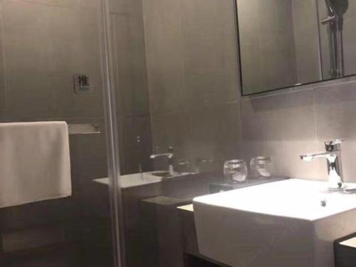 Un baño de Home Inns Plus Shanghai Xujiahui Branch