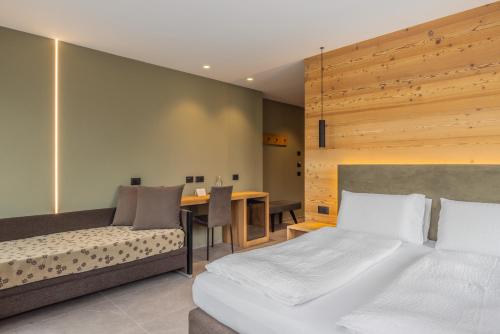 Una cama o camas en una habitación de Hotel Vittoria - Ricarica l'anima