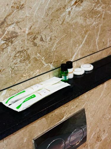 a black counter with glasses and bottles on it at Time Square Inn in Erāttupetta