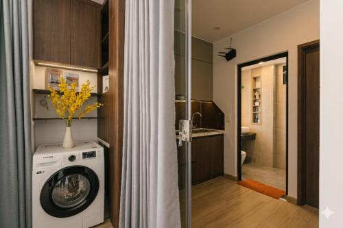 a laundry room with a washer and dryer at Crescendo Stylist Studio Lakeview in Hanoi