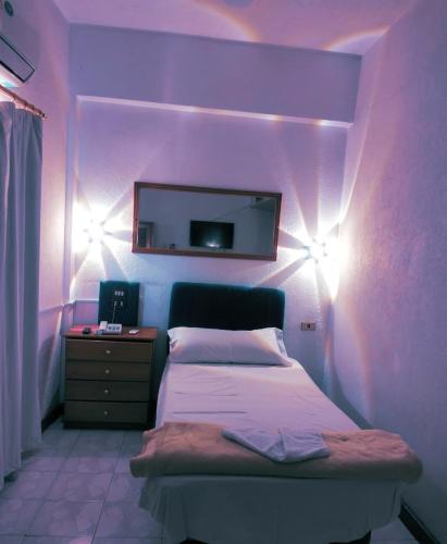 Кровать или кровати в номере Grand Memphis Hotel in Luxor