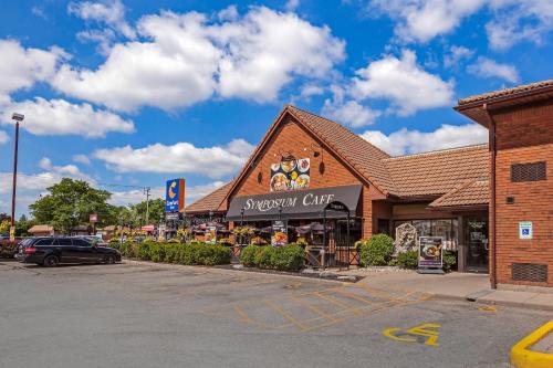 a store with a sign that reads subway cafe at Comfort Inn in Brantford