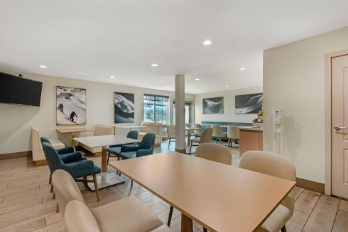 a conference room with a table and chairs at Comfort Inn & Suites Carbondale on the Roaring Fork in Carbondale