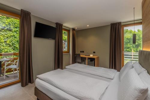 Una cama o camas en una habitación de Hotel Vittoria - Ricarica l'anima