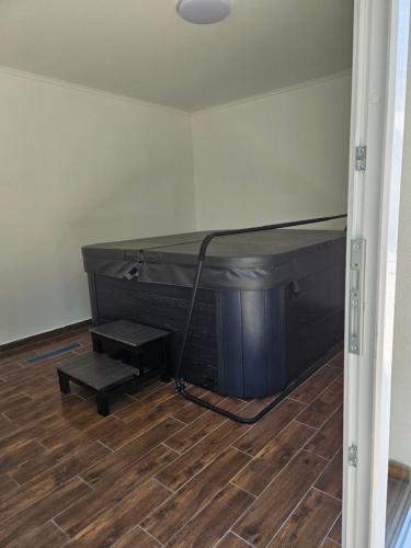 a room with a bed with a hose on the floor at Dolce Vita Apartman Gyula in Gyula