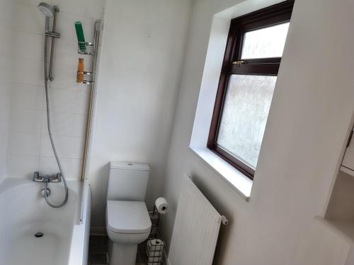 Vannituba majutusasutuses Relaxing retreat close by the lakeside