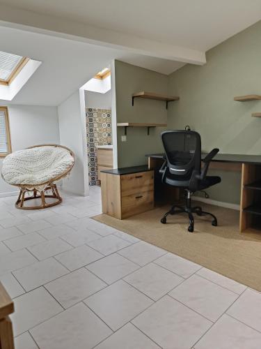 a office with a chair and a desk and a stool at Maison 4 pers, calme et confort in Opoul-Périllos