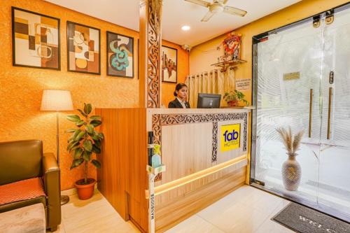 Un baño de FabExpress Prakash Inn - Nr Mumbai International Airport