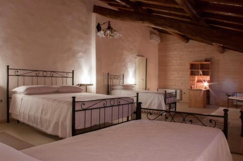 Un pat sau paturi într-o cameră la B&B Corte Leopoli
