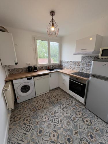 Apt 56m2, 2chambres,salon, parking, 5 mns C ville