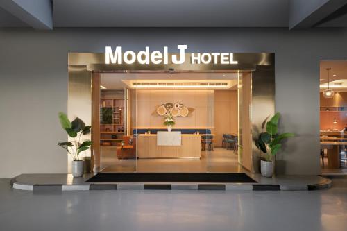 Fotografie z fotogalerie ubytování Model J Hotel BSD Carstensz v destinaci Kramat