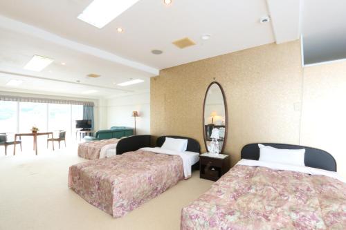 Giường trong phòng chung tại Sun Flower City Hotel