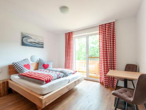 Ένα ή περισσότερα κρεβάτια σε δωμάτιο στο Holiday Home Brixen Valley Ski Bus Access
