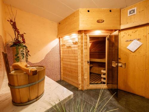 a room with a wooden cabinet and a barrel at Moderscheid Cottage with Spa in Amblève