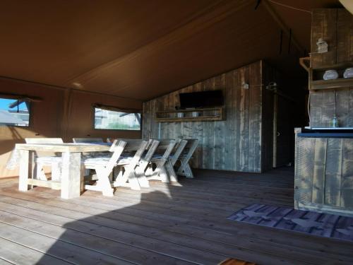 Fotografie z fotogalerie ubytování Pleasant tent with swimming pool v destinaci Fermo