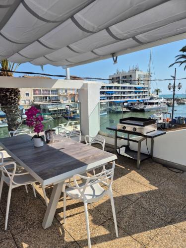 Villa d'architecte vue port à 2 pas de la plage