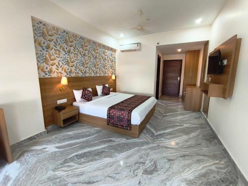 Postel nebo postele na pokoji v ubytování TrimHotel Grandview Jaipur