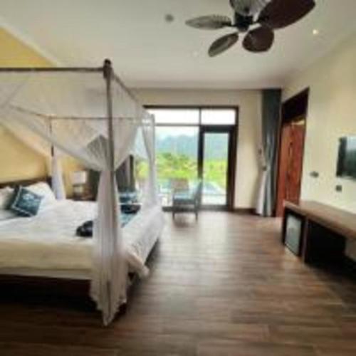 a bedroom with a swing bed and a living room at Tam Coc Horizon Retreat in Vũ Lâm