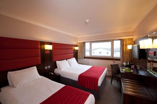 Ένα ή περισσότερα κρεβάτια σε δωμάτιο στο Leonardo Inn Glasgow West End