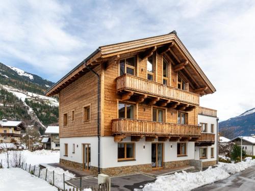 Chalet in Neukirchen near Ski Slopes