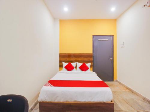 Ένα ή περισσότερα κρεβάτια σε δωμάτιο στο Hotel O Happy Homes