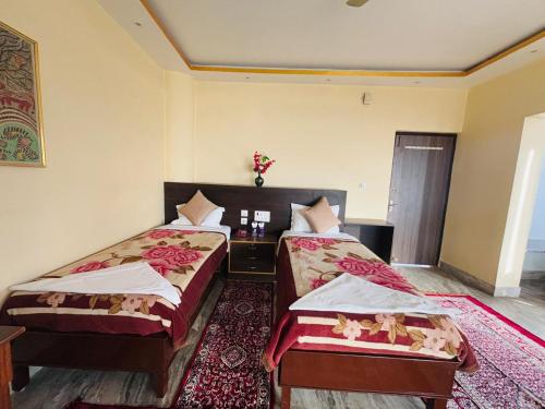 Ένα ή περισσότερα κρεβάτια σε δωμάτιο στο Mahamaya Palace Hotel & Conference Center