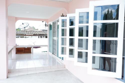 Balkoni atau teres di Autumn breeze house