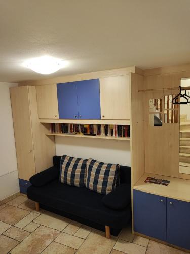 Perpustakaan di apartmen