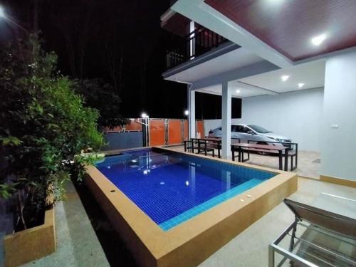 Πισίνα στο ή κοντά στο Baan Viset Pool Villa Krabi