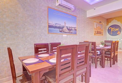 a dining room with tables and chairs in a restaurant at Super Collection O Sv Grand Patancheru in Patancheru