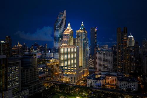 a view of a large city at night at Grande Centre Point Prestige Bangkok in Bangkok