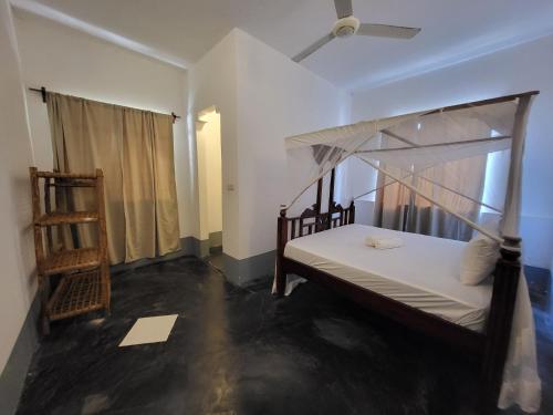 a bedroom with a bunk bed in a room at Hiliki private house in Umbuji
