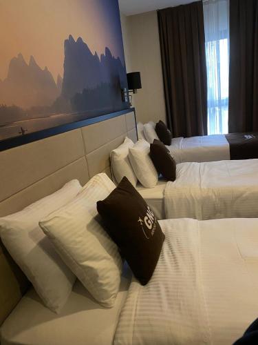 Katil atau katil-katil dalam bilik di Gnc Airport Hotel