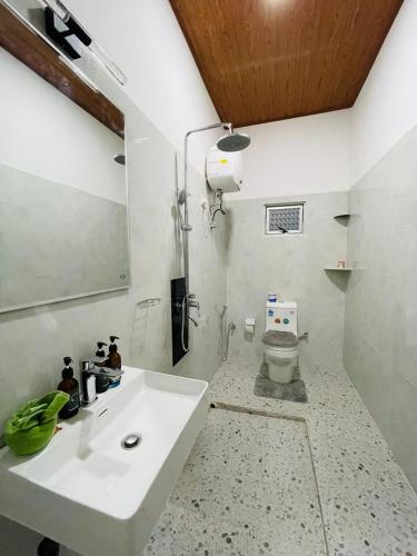 a bathroom with a white sink and a toilet at Erene Inn in Ella