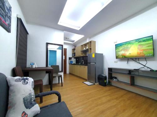 Una cocina o zona de cocina en Spiral Suites Hotel