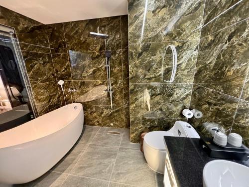 Ένα μπάνιο στο Royal Hotel Thanh Trì