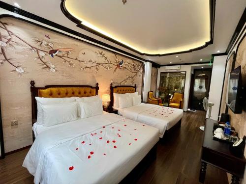 Ένα ή περισσότερα κρεβάτια σε δωμάτιο στο Royal Hotel Thanh Trì