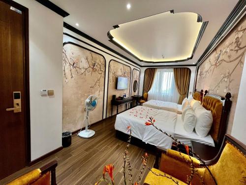 Ένα ή περισσότερα κρεβάτια σε δωμάτιο στο Royal Hotel Thanh Trì