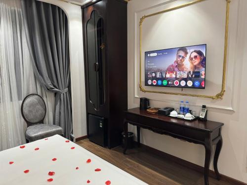 Μια τηλεόραση ή/και κέντρο ψυχαγωγίας στο Royal Hotel Thanh Trì