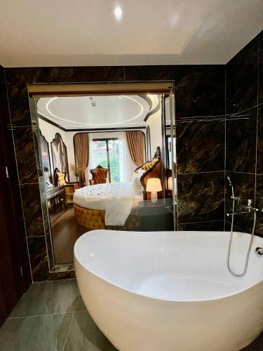 Ένα μπάνιο στο Royal Hotel Thanh Trì