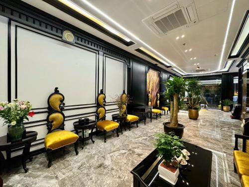 Χώρος καθιστικού στο Royal Hotel Thanh Trì