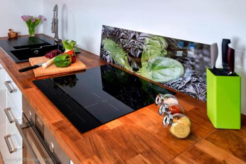 Dapur atau dapur kecil di Beautiful Hvar Villa 4 Bedrooms Villa Stone Pine Private Infinity Pool & Stunning Sea Views Vrboska
