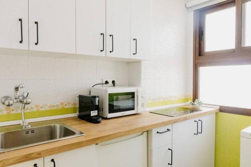 Kuchyň nebo kuchyňský kout v ubytování Precioso apartamento con vistas al mar