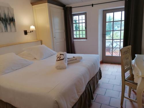a bedroom with two beds with towels on top of it at Garrigae Abbaye de Sainte Croix in Salon-de-Provence