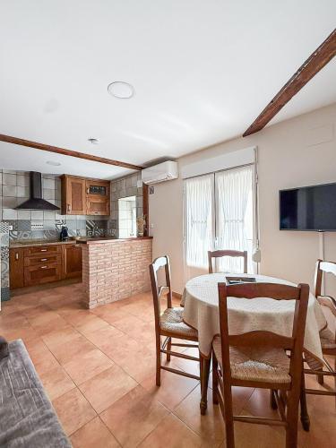 a kitchen and dining room with a table and chairs at Apartamento La Plaza in Munera